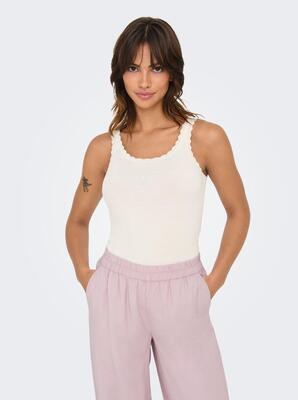 Only 15314659/Cloud Dancer Gemma SL u-neck