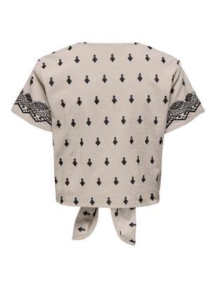 Only 15344867/Cloud Dancer/Black Siesta willa emb SS knot top